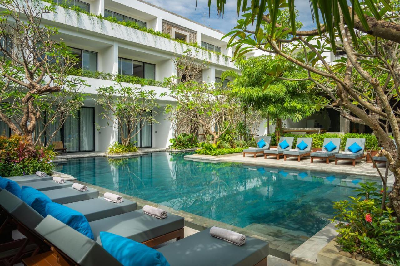 Eightfold Urban Resort Siem Reap Exterior photo The hotel's pool