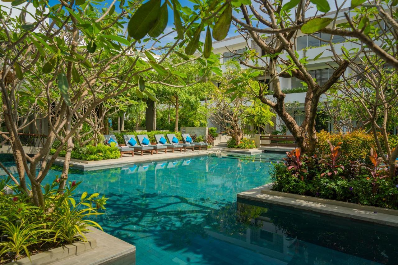 Eightfold Urban Resort Siem Reap Exterior photo The pool at the hotel