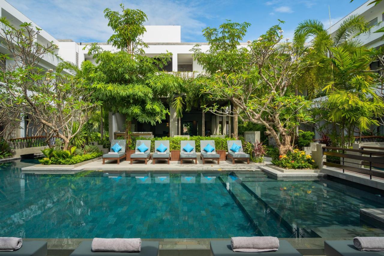 Eightfold Urban Resort Siem Reap Exterior photo The hotel's pool