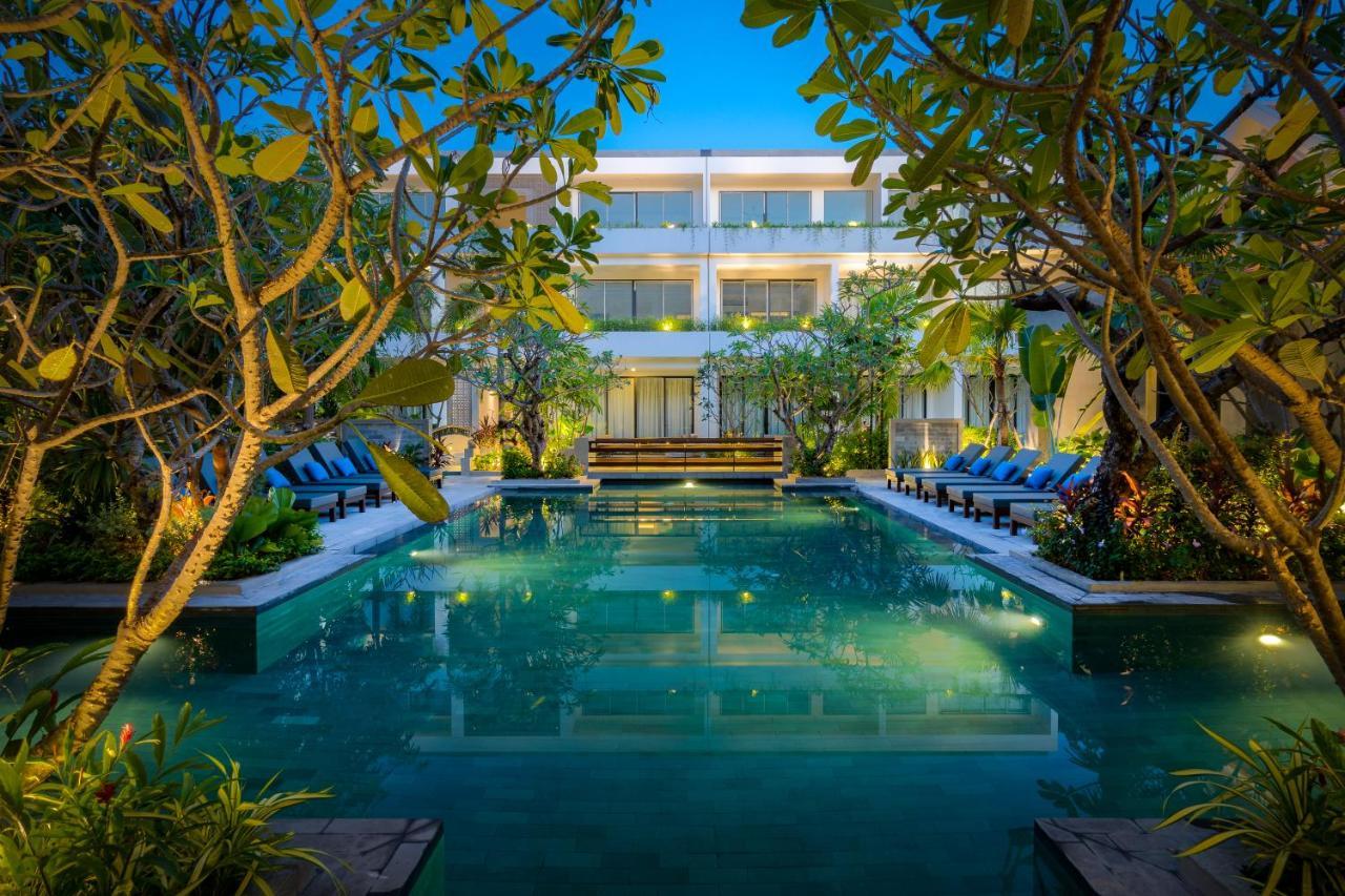 Eightfold Urban Resort Siem Reap Exterior photo The hotel's swimming pool
