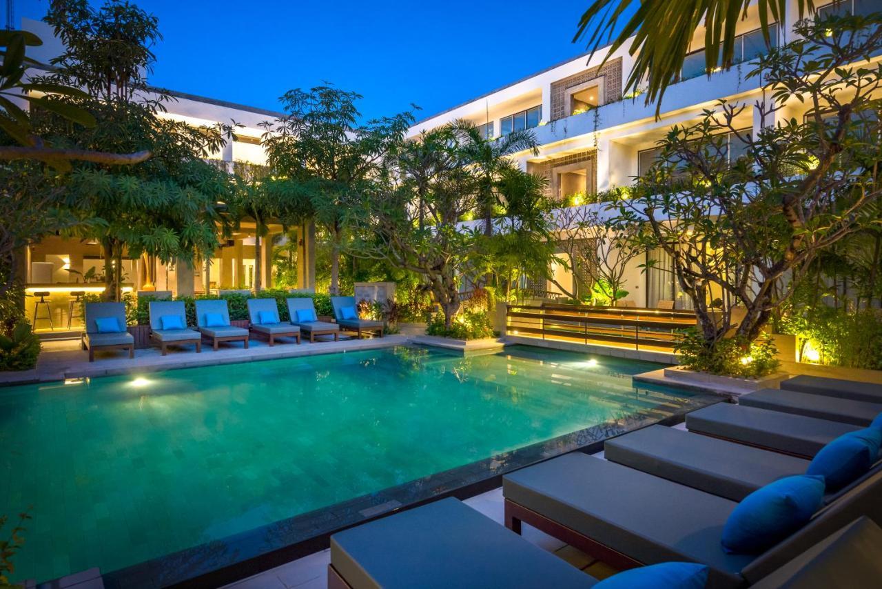 Eightfold Urban Resort Siem Reap Exterior photo The hotel's pool